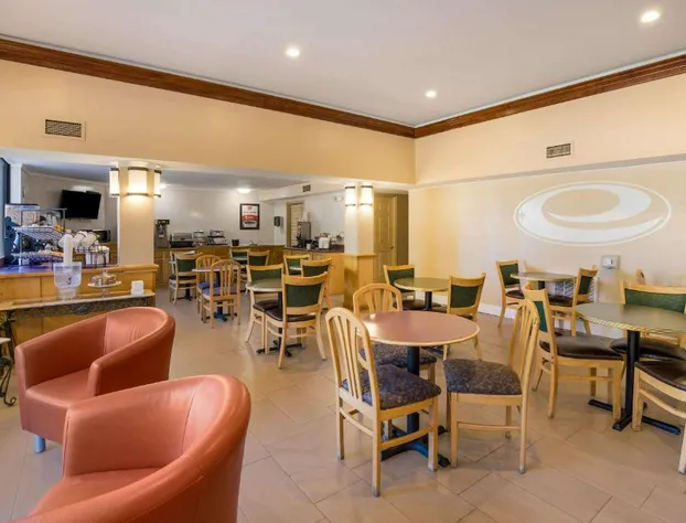 Econo Lodge Hendersonville hotel detail image 4