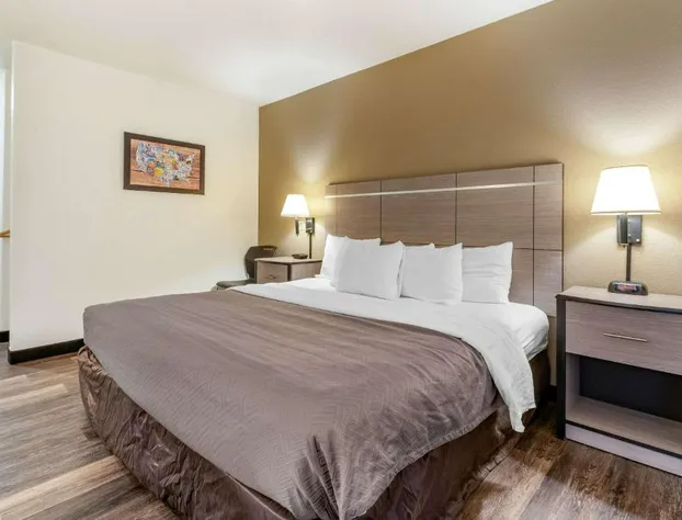 Econo Lodge Pueblo North hotel detail image 4