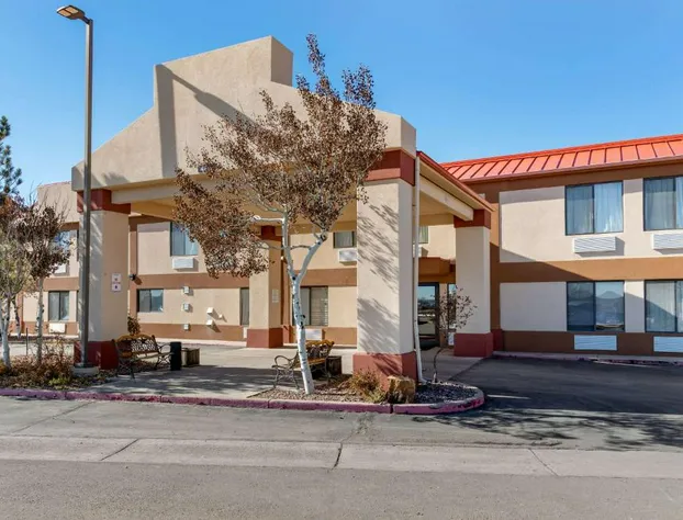 Econo Lodge Pueblo North hotel detail image 3
