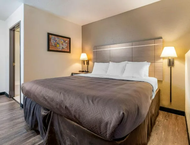 Econo Lodge Pueblo North hotel detail image 4