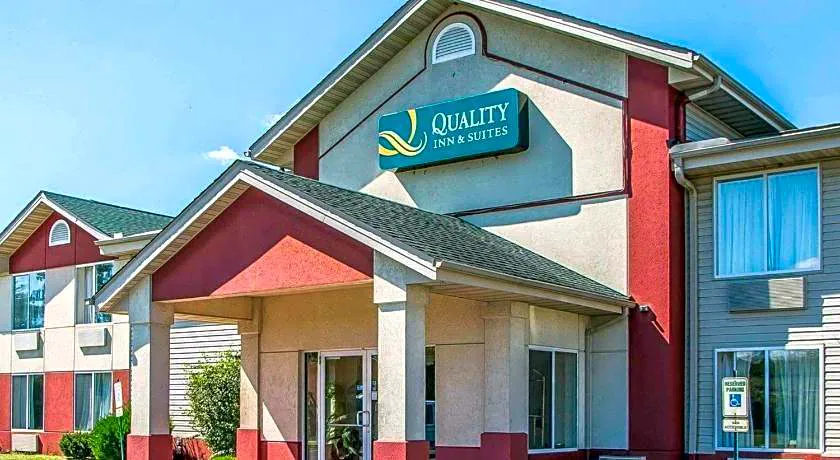 Quality Inn & Suites Middletown - Franklin hotel hero