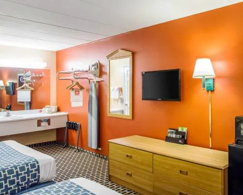 Econo Lodge Franklin - Springboro hotel detail image 3