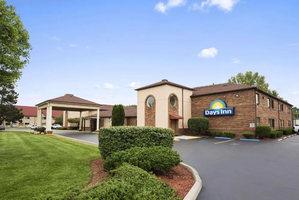 Days Inn by Wyndham Middletown hotel hero