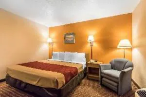 Econo Lodge hotel hero