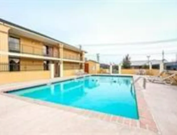 Econo Lodge hotel detail image 3