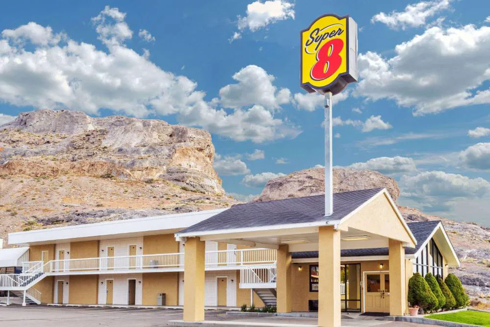 Super 8 by Wyndham Wendover hotel hero