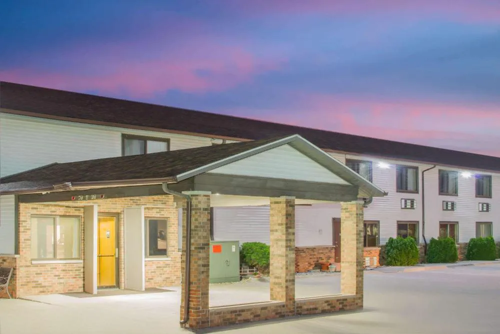 Super 8 by Wyndham Story City hotel hero