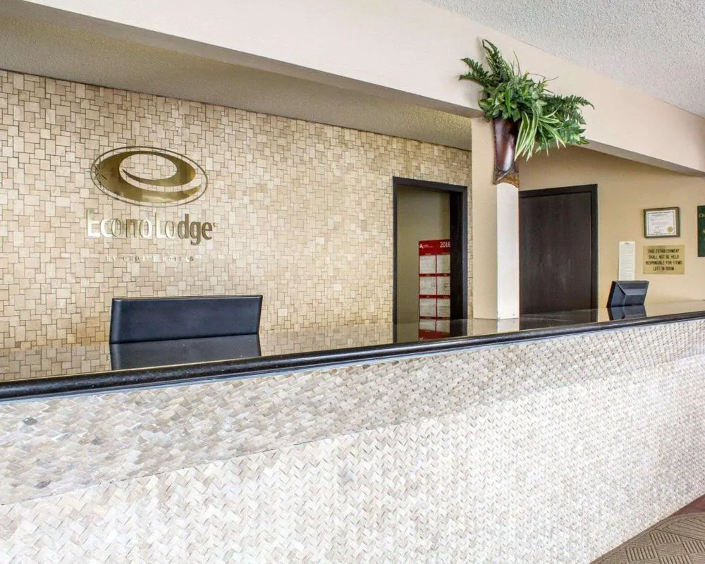 Econo Lodge Ames hotel hero