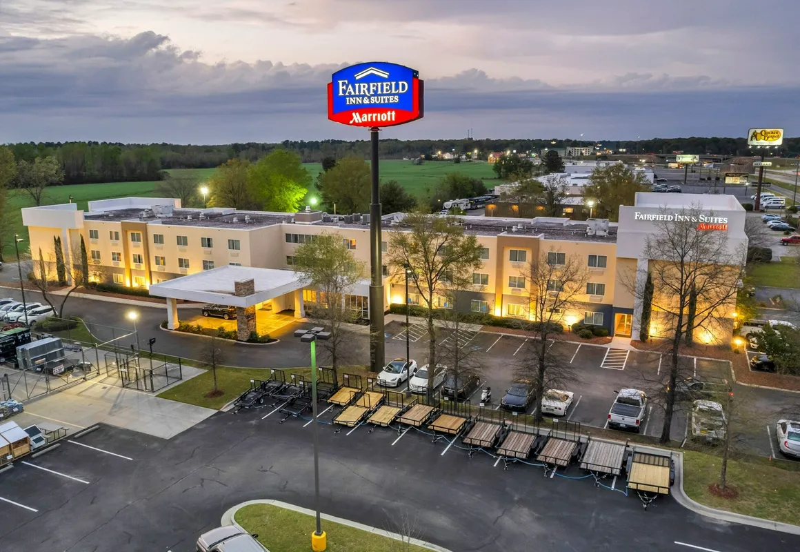 Fairfield Inn & Suites by Marriott Lumberton hotel hero