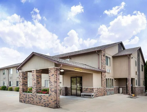 Super 8 by Wyndham Anamosa IA hotel detail image 2