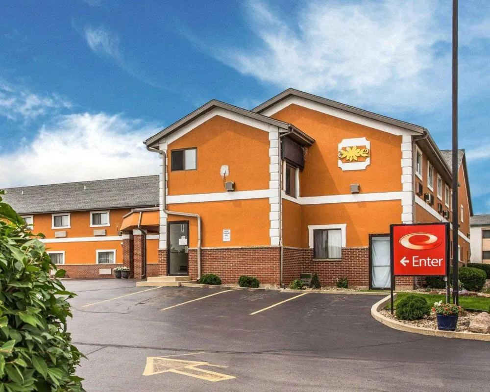 Econo Lodge Cedar Rapids South hotel hero