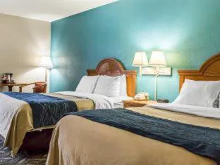 Quality Inn & Suites hotel hero