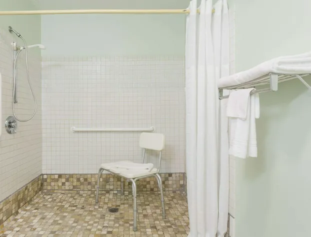 Super 8 by Wyndham Gallipolis Pt Pleasant Area hotel detail image 3