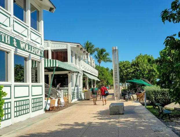 Greenview Hotel by Lowkl hotel detail image 1