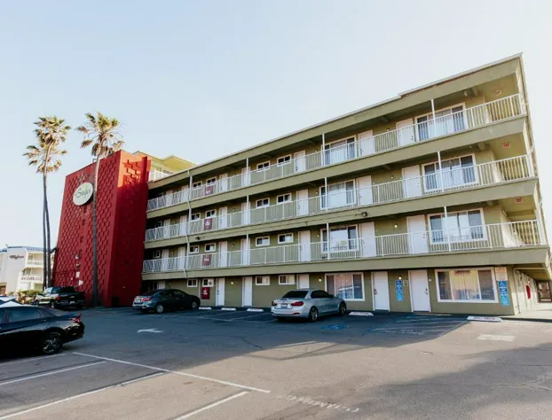 Surfer Beach Hotel hotel detail image 4