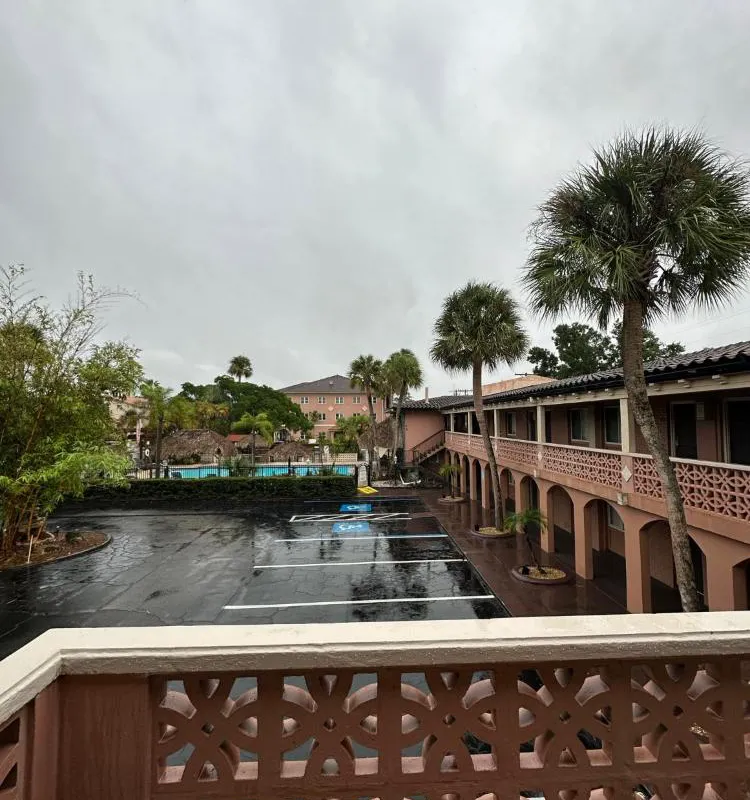 Tahitian Inn hotel hero