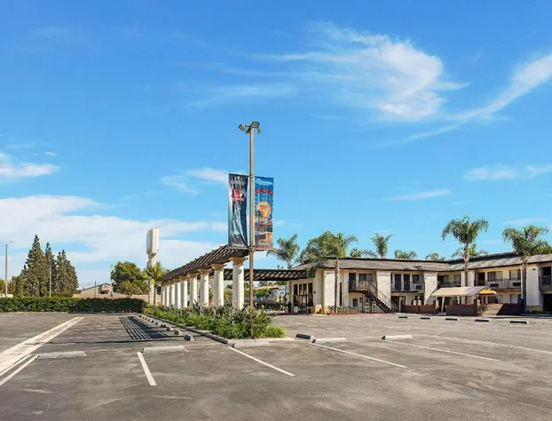 Stanford Inn & Suites Anaheim hotel detail image 1