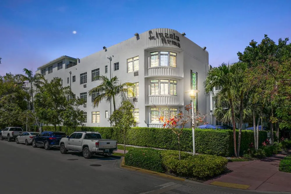 Lincoln Arms Suites hotel hero