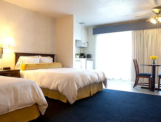 Coral Reef Inn & Suites hotel detail image 2