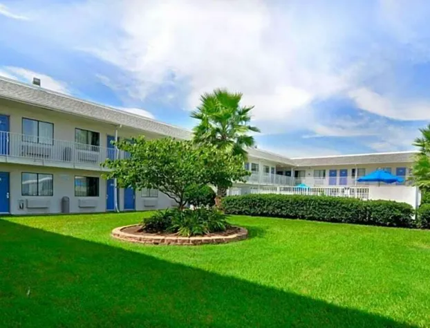 Motel 6 Galveston, TX - Beach/Seawall hotel detail image 1