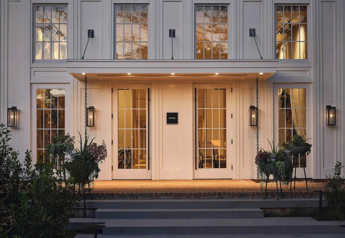 Faraway Martha's Vineyard hotel hero