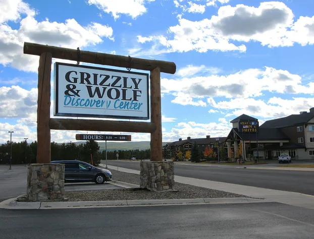 Gray Wolf Inn & Suites hotel detail image 4