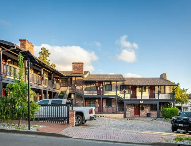 Wayside Inn hotel detail image 1