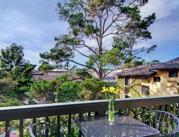 Wayside Inn hotel detail image 2