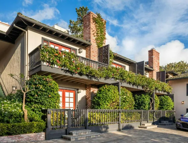 Wayside Inn hotel detail image 3