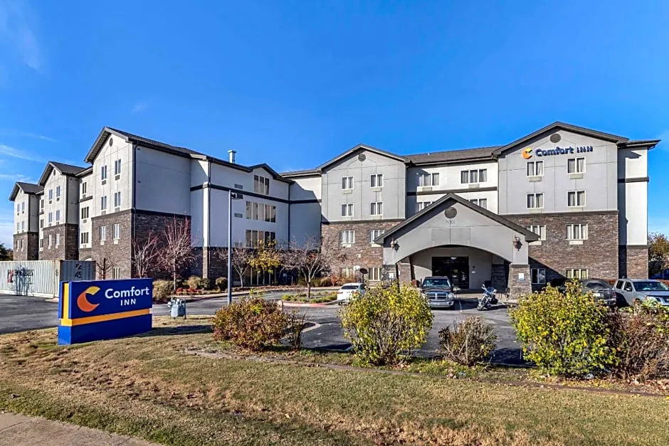 Comfort Inn Bentonville - Crystal Bridges hotel hero