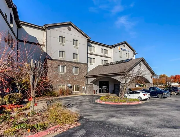 Comfort Inn Bentonville - Crystal Bridges hotel detail image 1