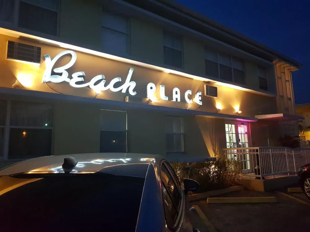 Beach Place Hotel hotel hero