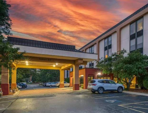 SureStay Plus Hotel by Best Western Chicago Lombard hotel detail image 2