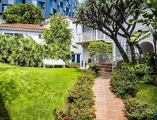 Sunset Marquis hotel detail image 3