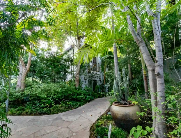 Sunset Marquis hotel detail image 2