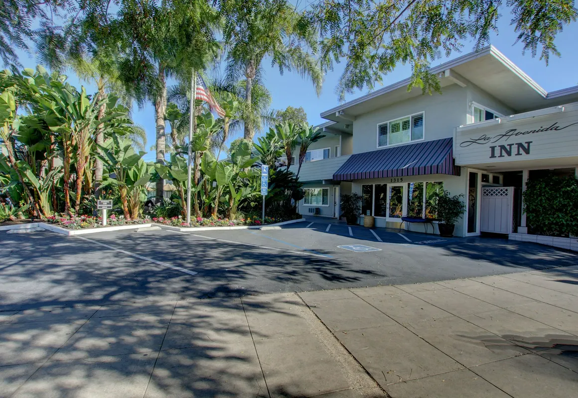 La Avenida Inn hotel hero