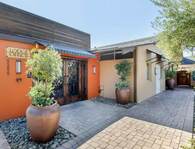 Carlton Oaks Lodge, an Ascend Collection Hotel hotel detail image 1