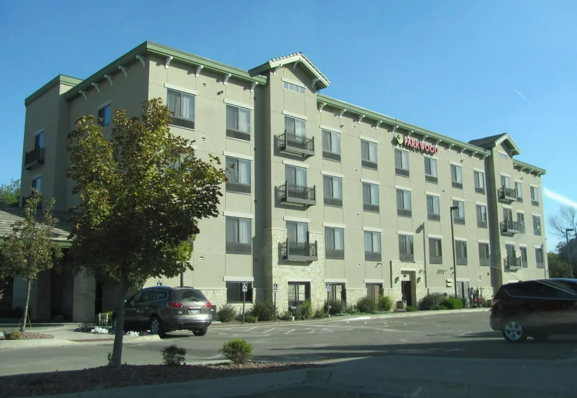 Parkwood Inn & Suites hotel hero