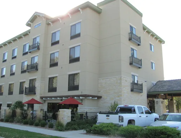 Parkwood Inn & Suites hotel detail image 1