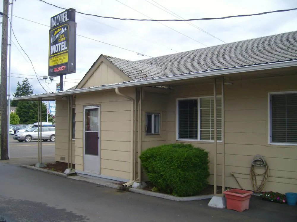 Cascade City Center Motel hotel hero