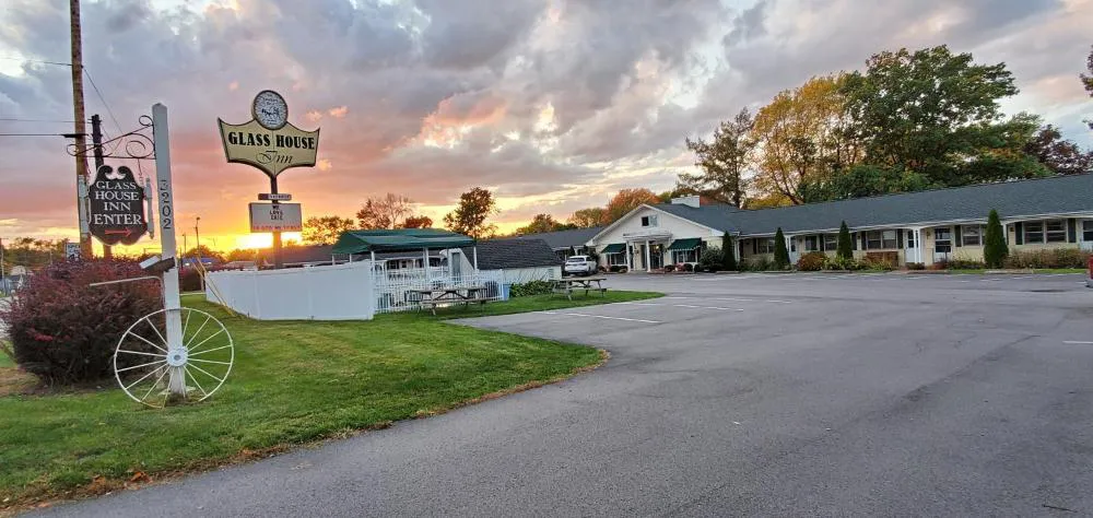 Glass House Inn Erie Near I-90 & I-79 hotel hero