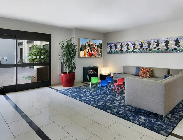 Holiday Inn Hotel & Suites Anaheim by IHG hotel detail image 2