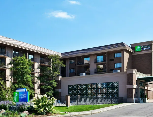 Holiday Inn Express Rolling Meadows - Schaumburg Area by IHG hotel detail image 1