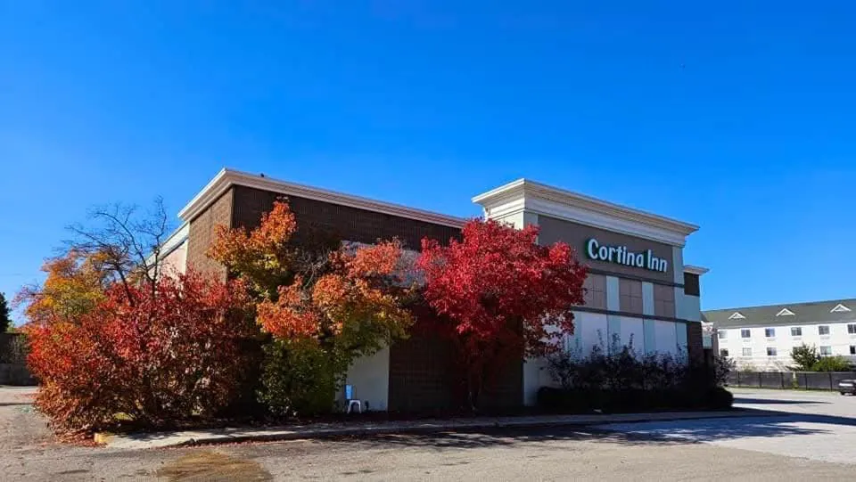 Cortina Inn hotel hero