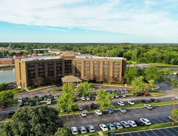 Holiday Inn Chicago Nw Crystal Lk Conv Ctr by IHG hotel detail image 1