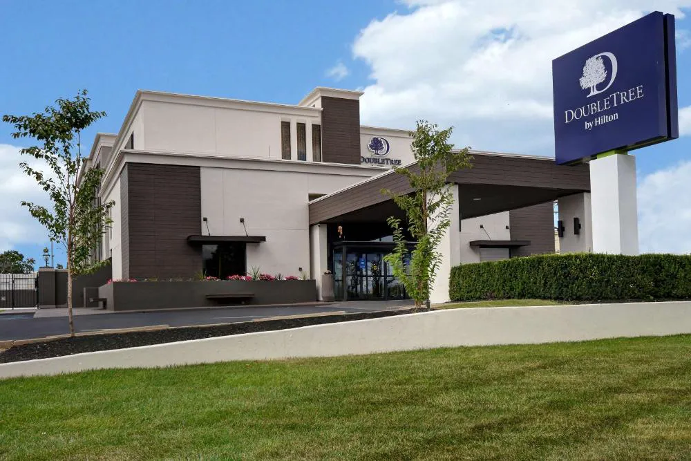 DoubleTree by Hilton St. Louis Airport hotel hero