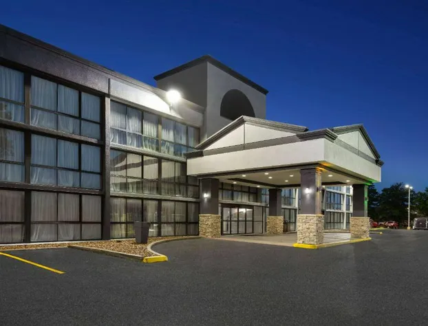 Wingate by Wyndham Kansas City hotel detail image 1