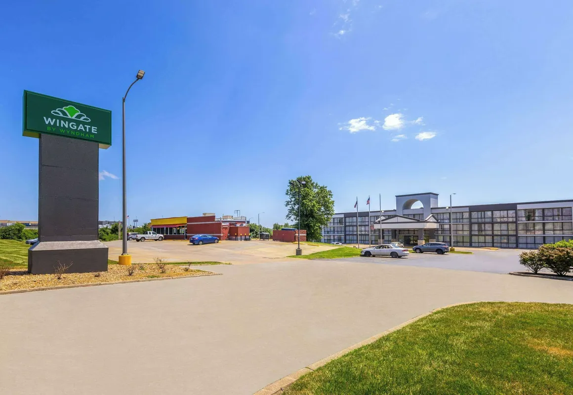 Wingate by Wyndham Kansas City hotel hero