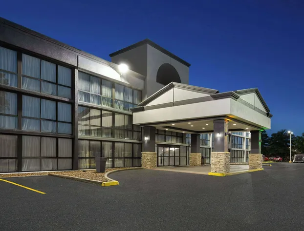 Wingate by Wyndham Kansas City hotel detail image 2