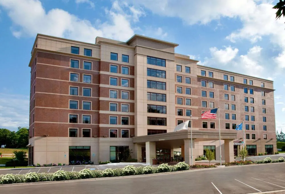 Sonesta Milwaukee West Wauwatosa hotel hero